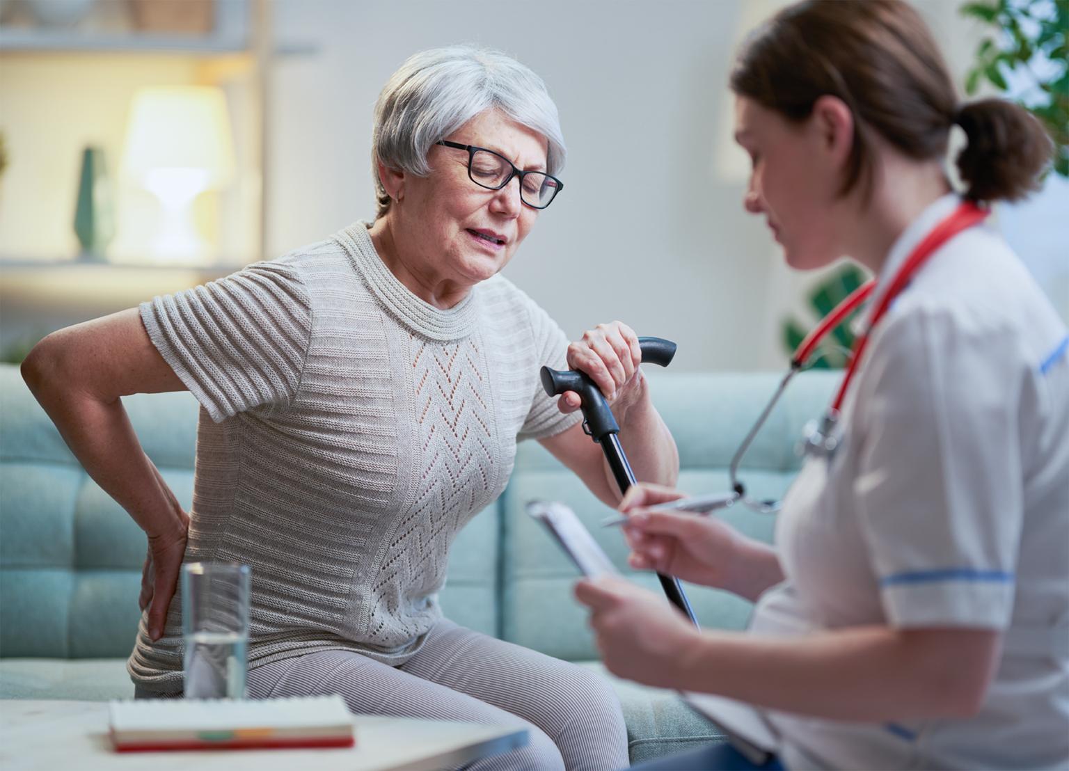 Ärztin im Gespräch mit einer Patientin